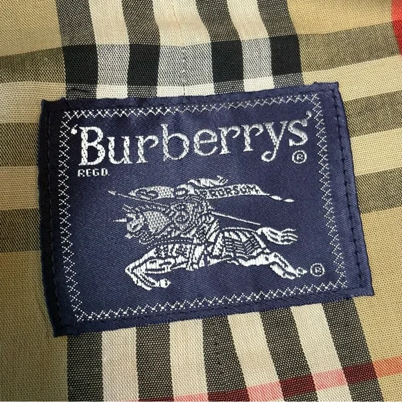 Burberry trench coat. - Picture 12 of 16